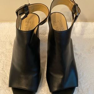Naturalizer black peep toe Sling-back pump 7.5